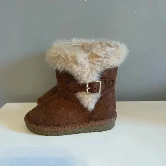Children’s Place Girls winter boots - Picture 3 of 4